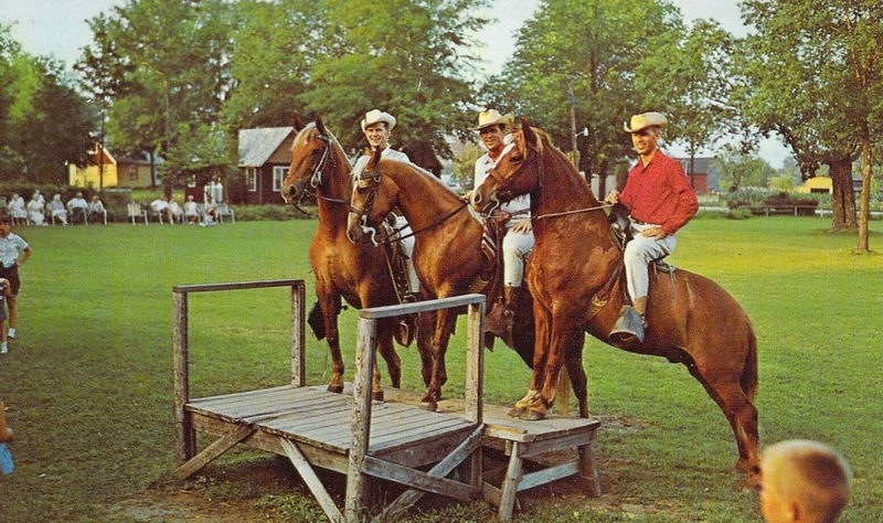 Pennellwood Resort - Vintage Postcard
